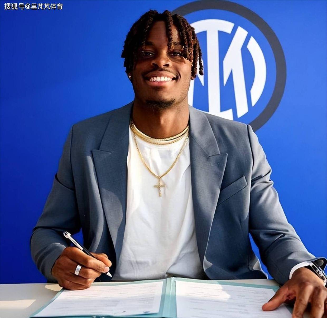 冬窗潜在转会11人盘点：巴萨门将国米后卫入选，英超火爆边锋在列